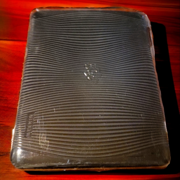 Belkin Grip Ergo Case IPad Black NEW Comfortable! Protection 9 1/2" x 7 1/2 - Picture 4 of 4